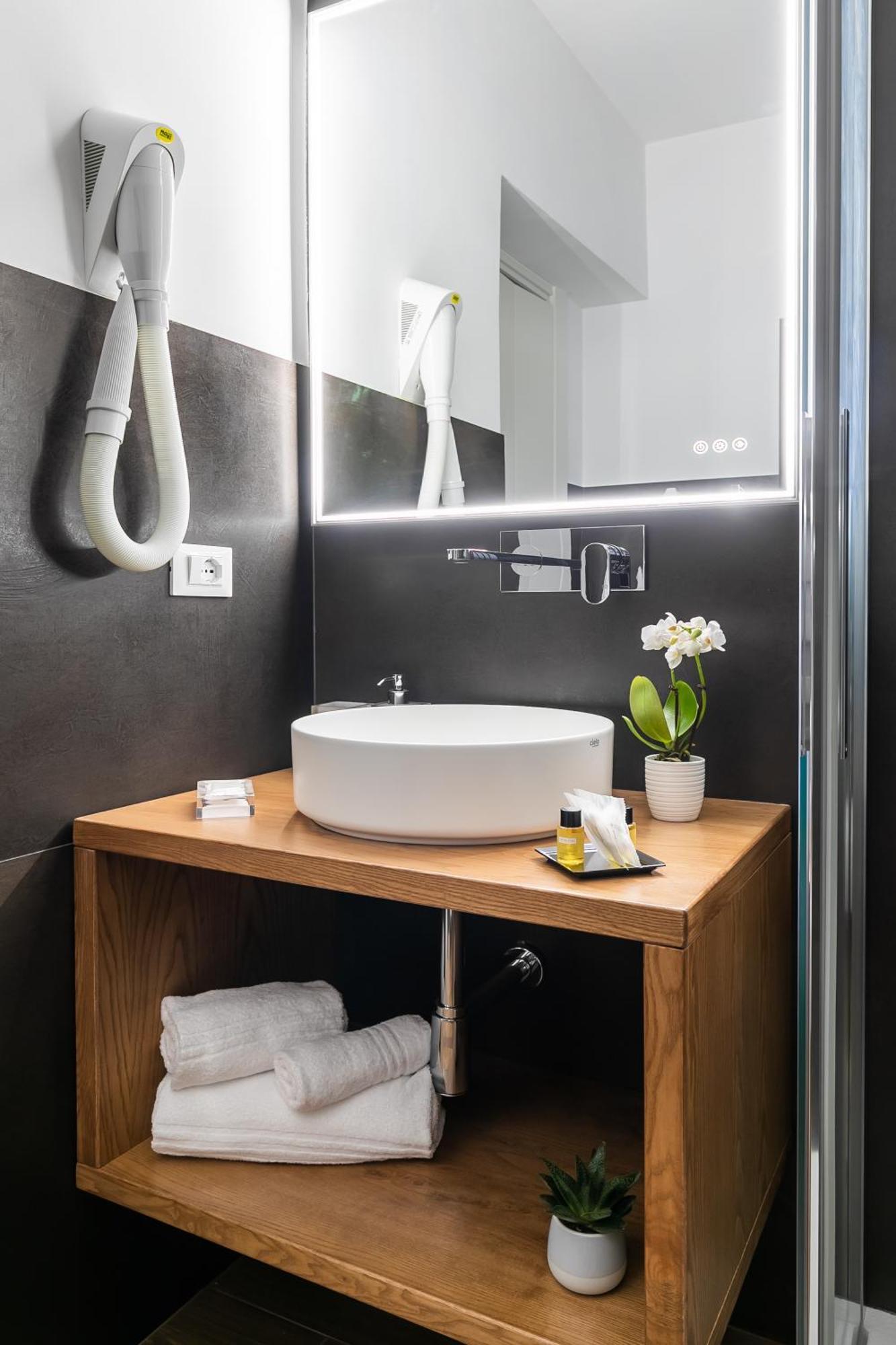 Briseide Boutique Rooms Colosseum Roma Exterior foto